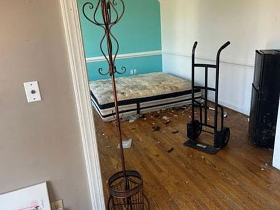 3rd image of 10205 Tickle Ln