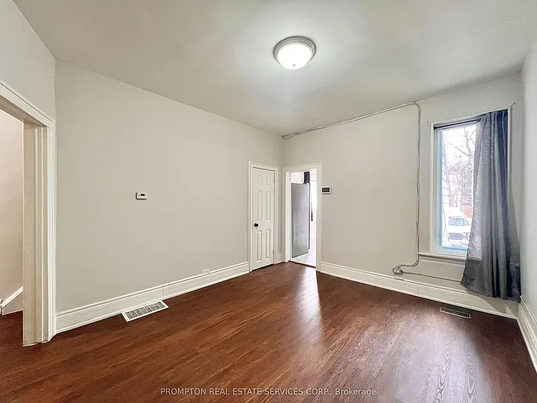 17 Winnifred Ave — Photo 8