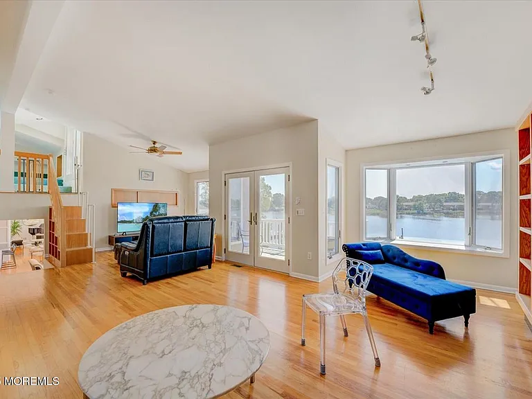 74 Seneca Pl — Photo 28