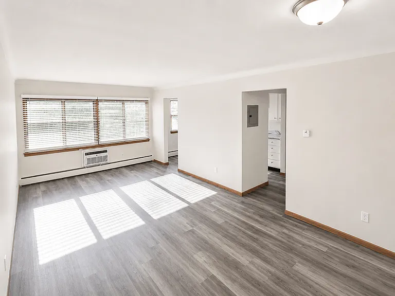 English Conway Place — Photo 52