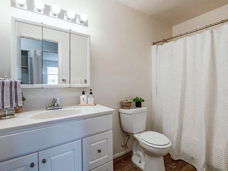 Westwood Gardens Apartment Homes — Photo 9