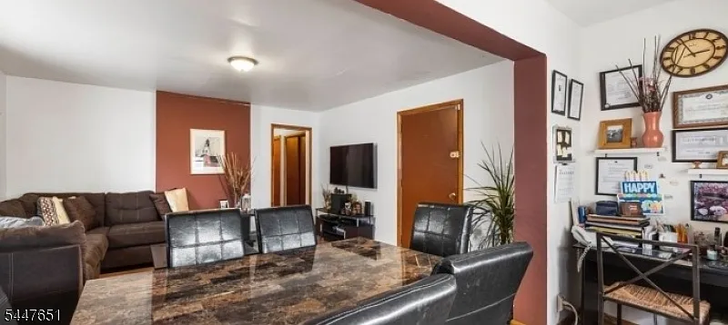 2 bed, 1.0 bath, $2,500 — Photo 4