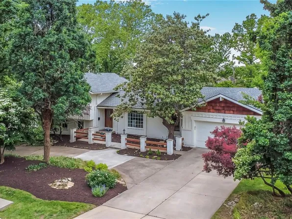 10416 Mohawk Ln, Leawood, KS 66206