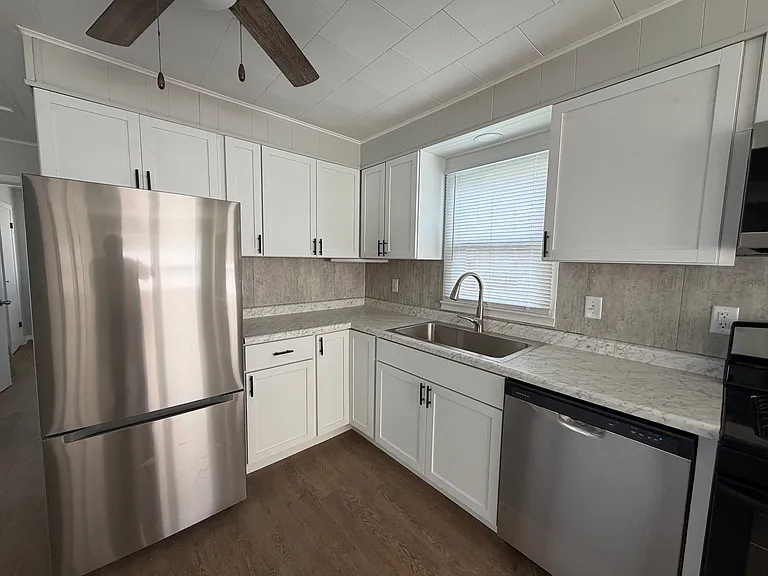 907 Merrill Ave — Photo 6