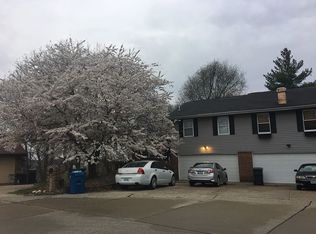 3038 Bluffwood Dr, Saint Charles, MO 63301