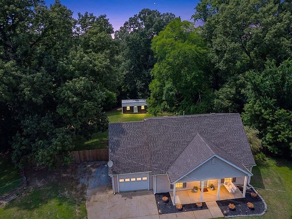 4th image of 1039 Travis Dr