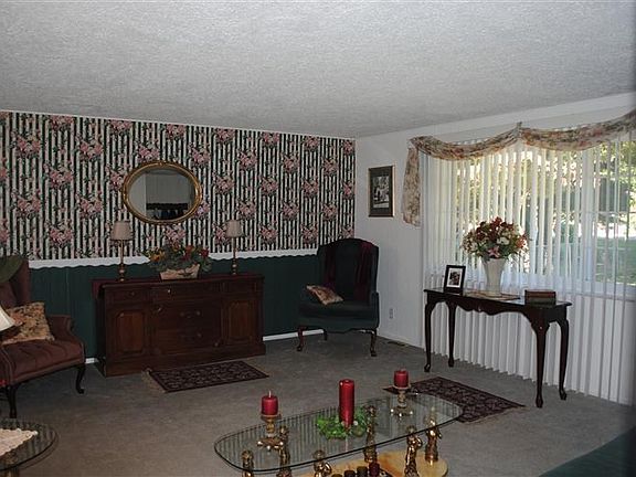 2nd image of 797 Fairway Dr