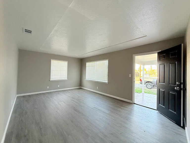 440 S 4th St — Photo 3