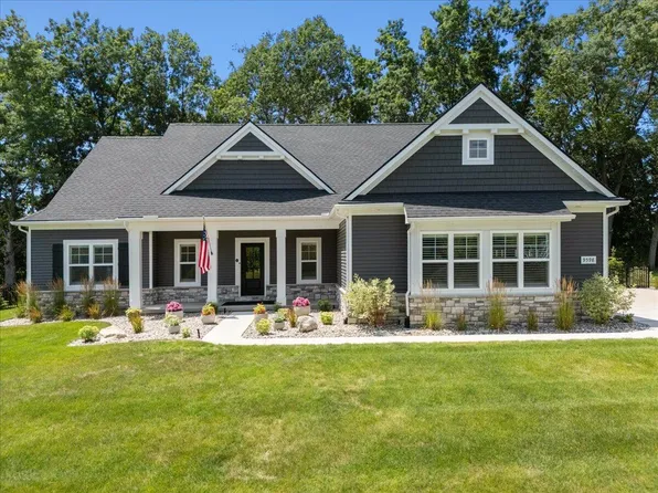9598 Chalfonte Dr, Brighton, MI 48116