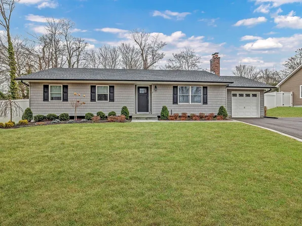 7 Locust Lane, Miller Place, NY 11764