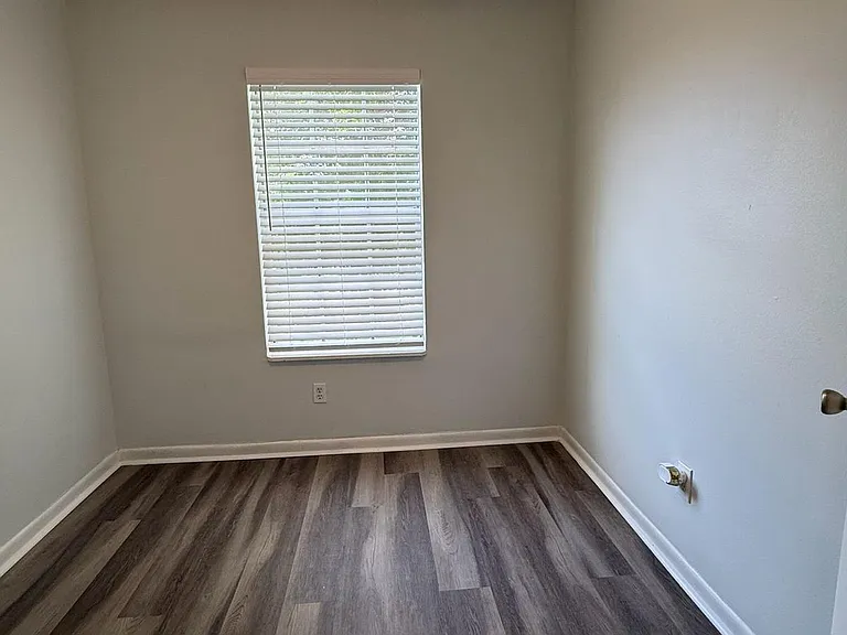 118 Georgian Park Dr — Photo 2