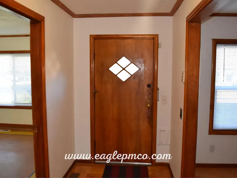 5710 SE Woodstock Blvd — Photo 2