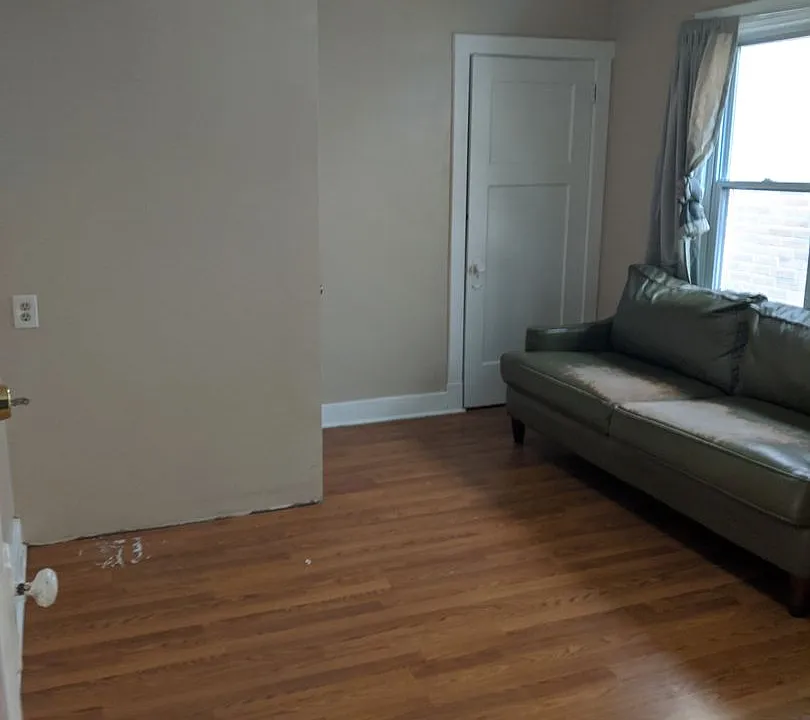 South Oakland Large and renovated 3 bedroom apartment Must SEE!