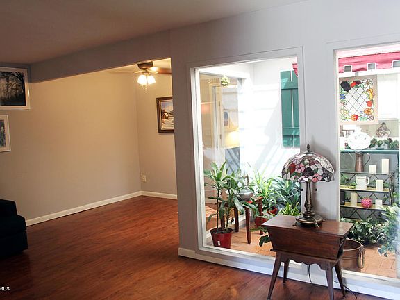 5th image of 932 E Montebello Ave