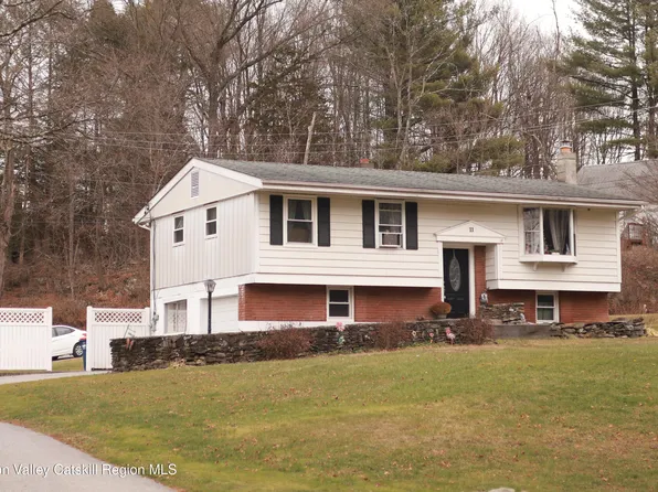 11 N Cross Road, Staatsburg, NY 12580