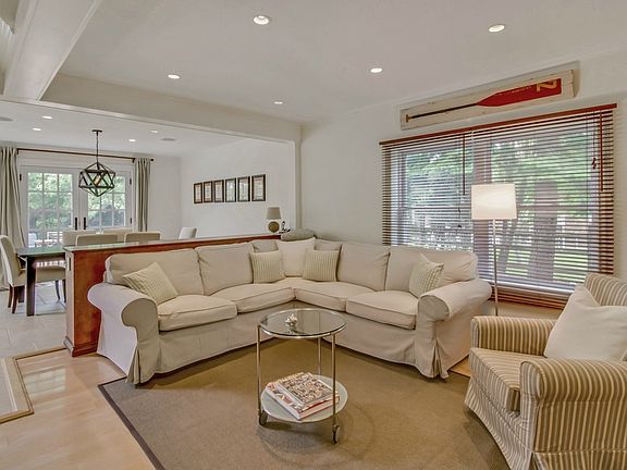 4th image of 10 Meadowgrass Ln
