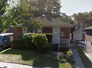 22626 76th Rd, Bayside, NY 11364