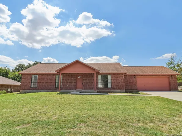 307 Crownhill Dr, Pleasanton, TX 78064