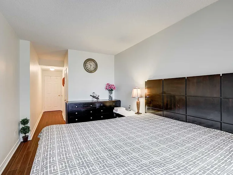 55 Bloor St E #2001 — Photo 18