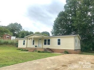 2638 W View Acres Ave, Hickory, NC 28601