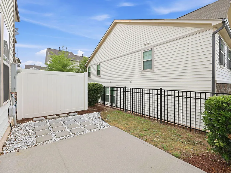 221 Irving Way — Photo 27