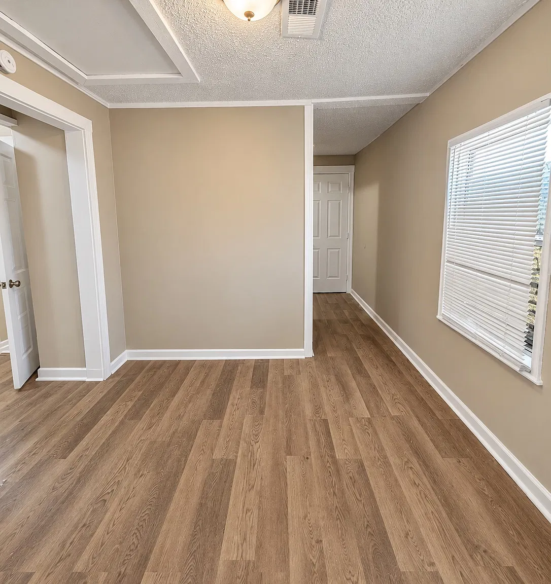 4 bed, 1377 sqft, $1,700 — Photo 4