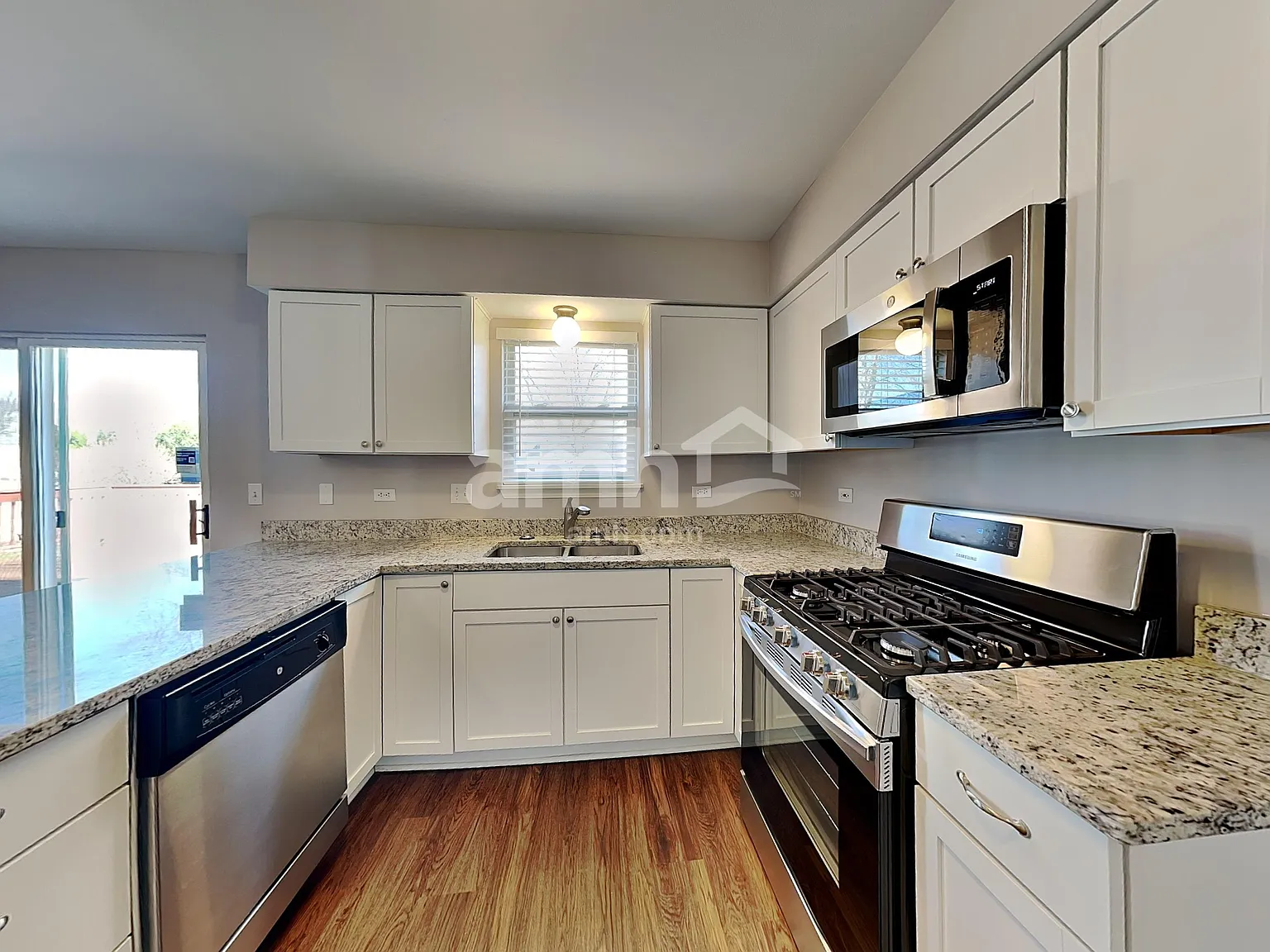 3 bed, 2.5 bath, 1966 sqft, $3,235 — Photo 3