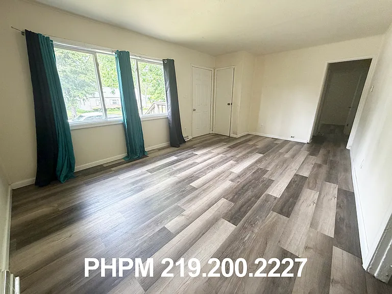 327 Hanley St — Photo 2