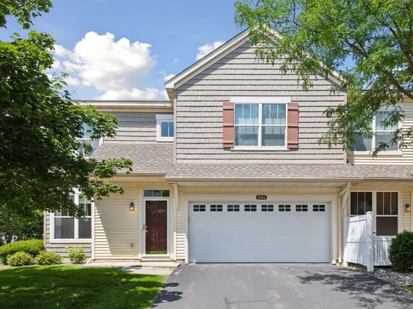 2184 Shamrock Pl, Chaska, MN 55318