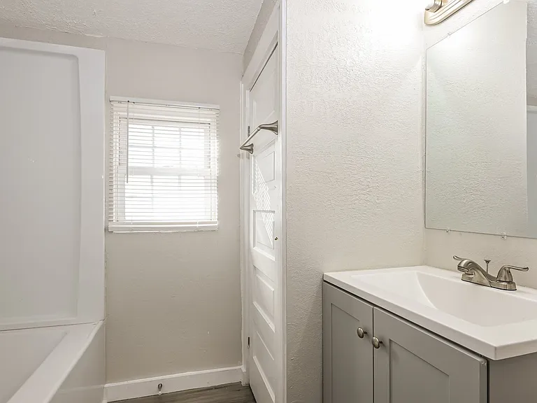 456907_029_bathroom_13347287.jpg