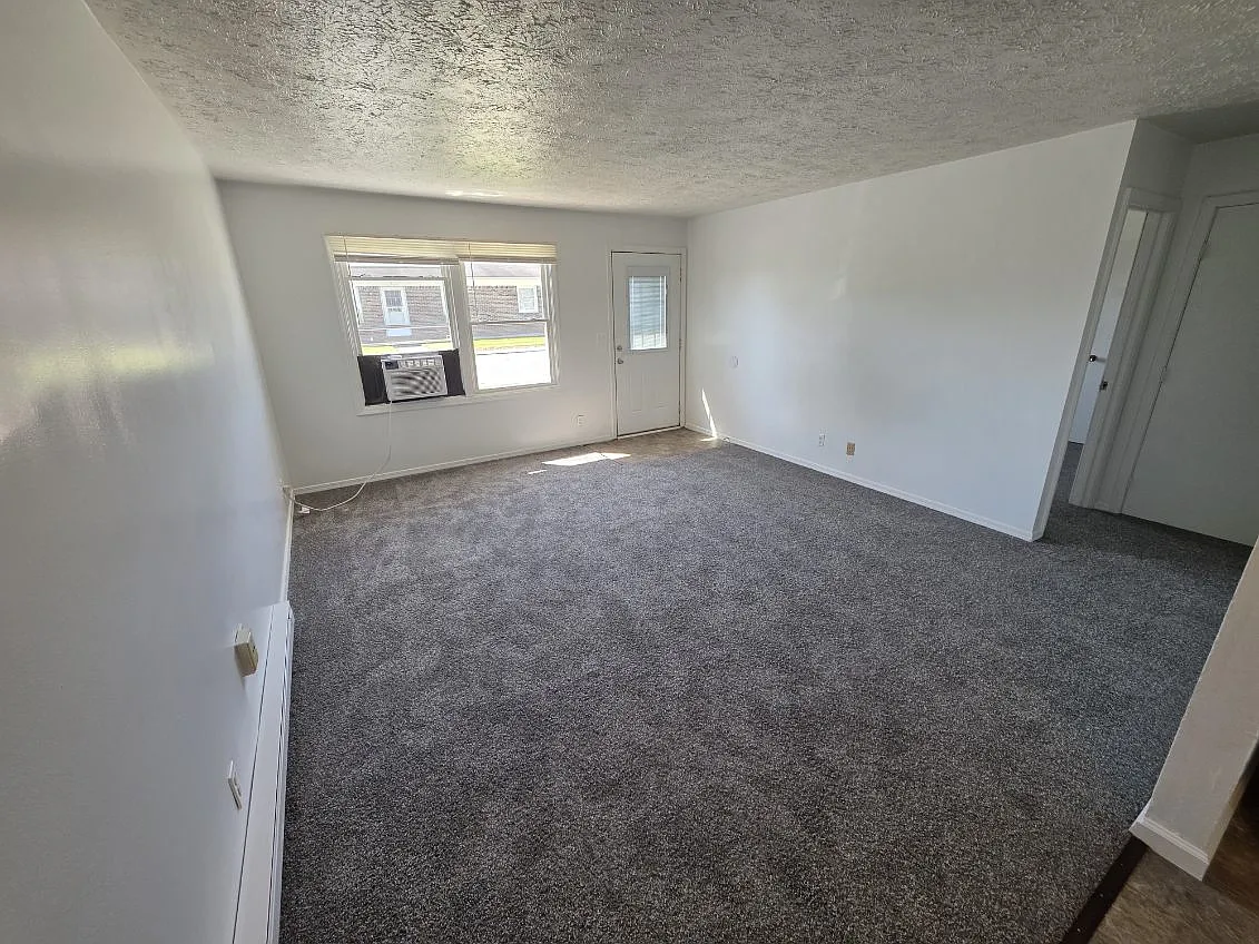 2 bed, $950 — Photo 2