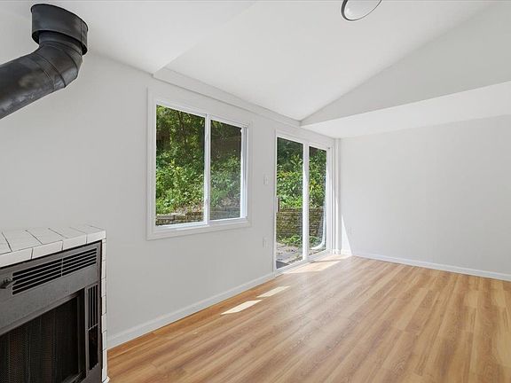 4th image of 3912 Jane St