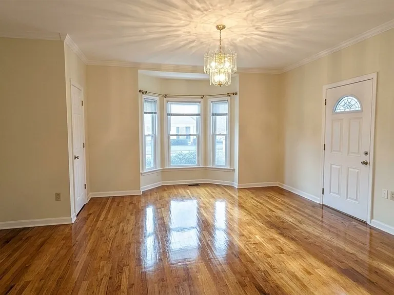 1084 Chestnut St #1 — Photo 2