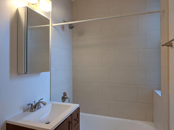 3rd image of 4036 N Ashland Ave #4038-W3