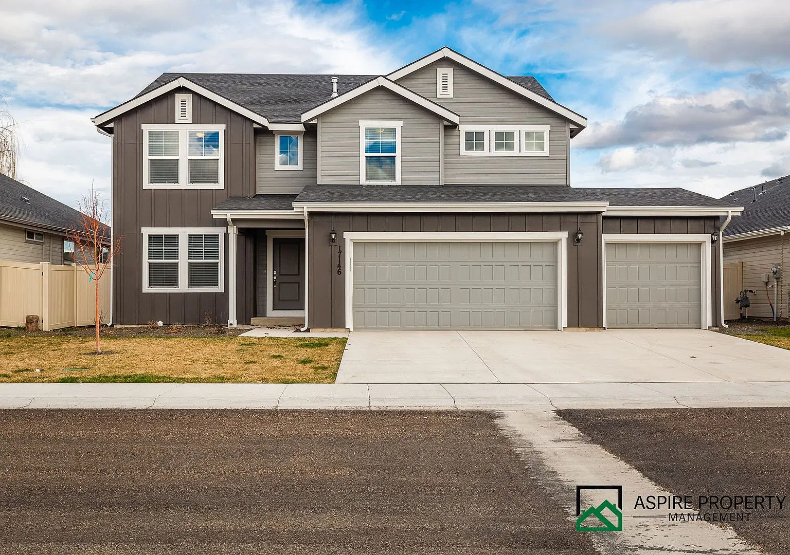 Spacious 4 Bedroom Home 2.5 Bath in Great Neighborhood — Photo 1