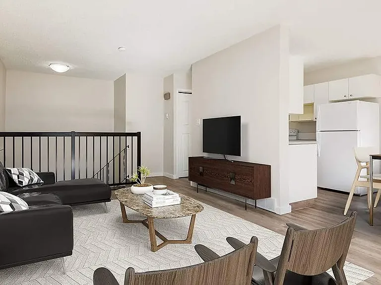 130 Mount Pleasant Dr #1 — Photo 1