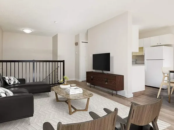 130 Mount Pleasant Dr #1, Camrose, AB T4V 2Y1