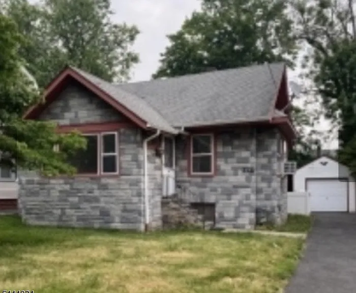 1137 Charlotte Pl — Photo 1
