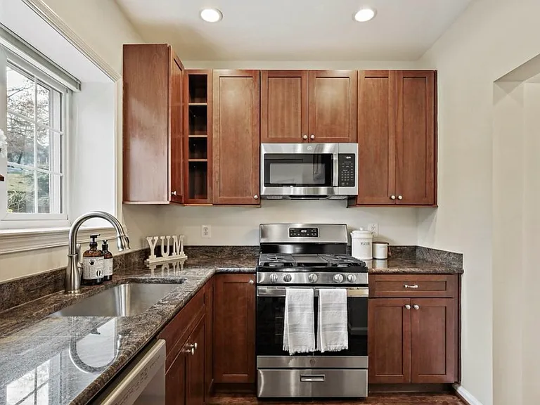 3518 Martha Custis Dr — Photo 10