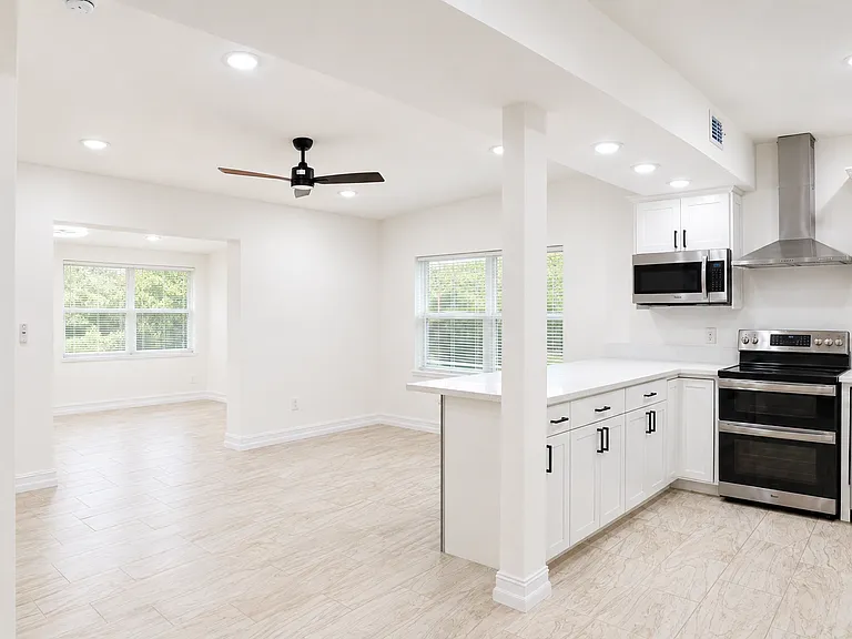 312 Hope Cir — Photo 2