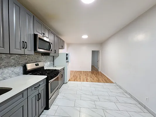 Rented by Astoria Realty | media 1