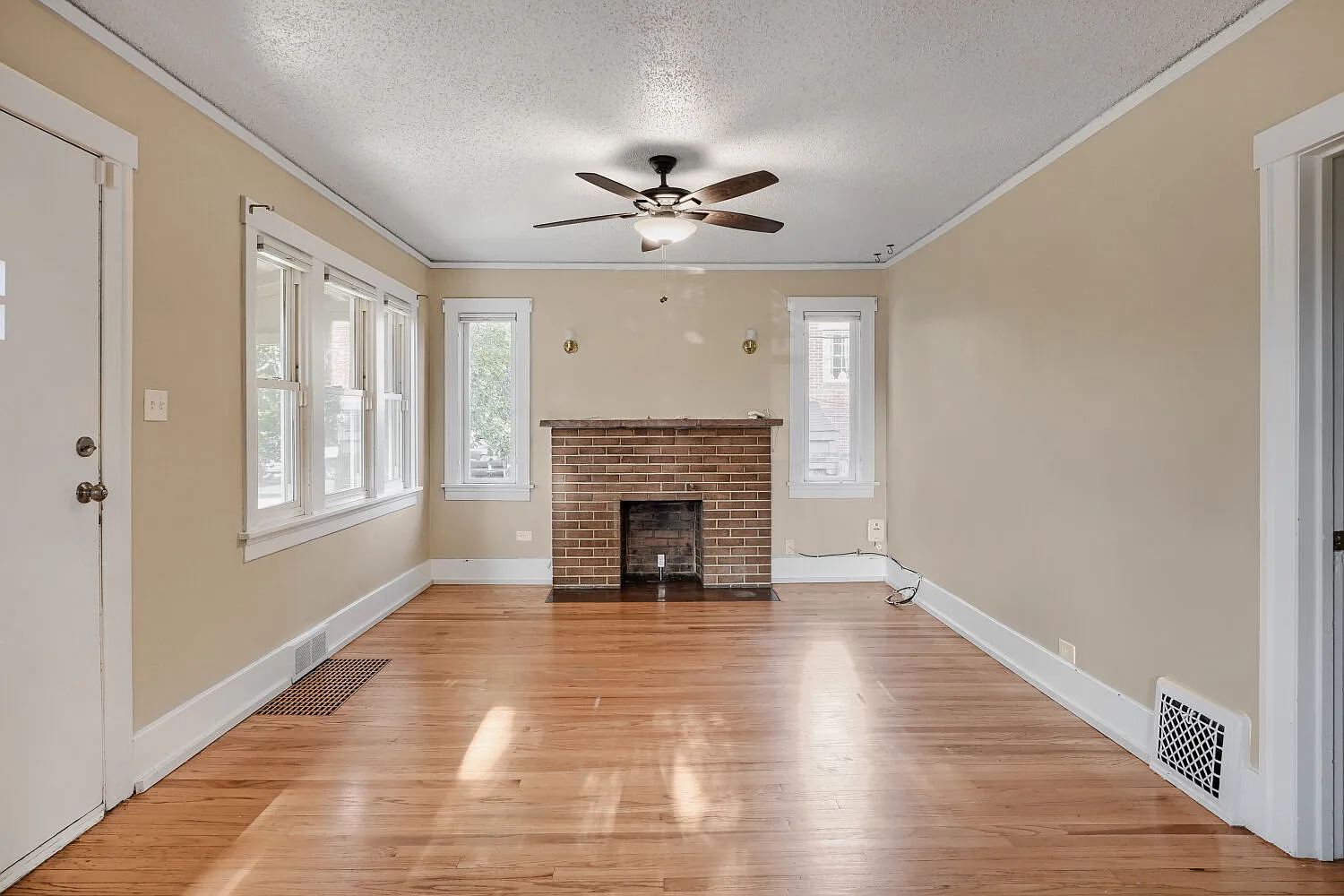 4 bed, 2280 sqft, $3,250 — Photo 4