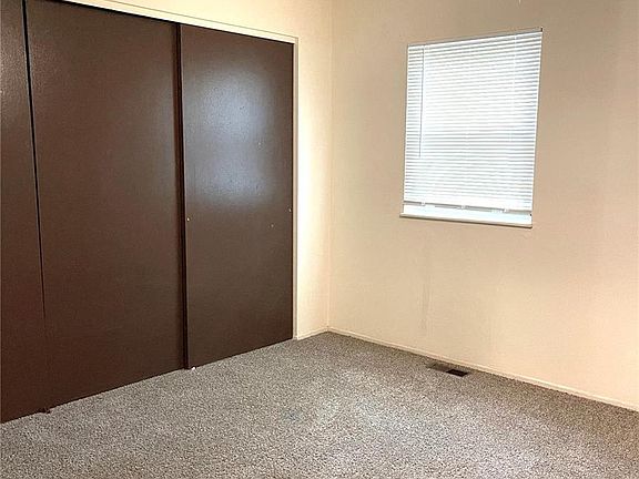 5th image of 713 White Oak Dr APT 4