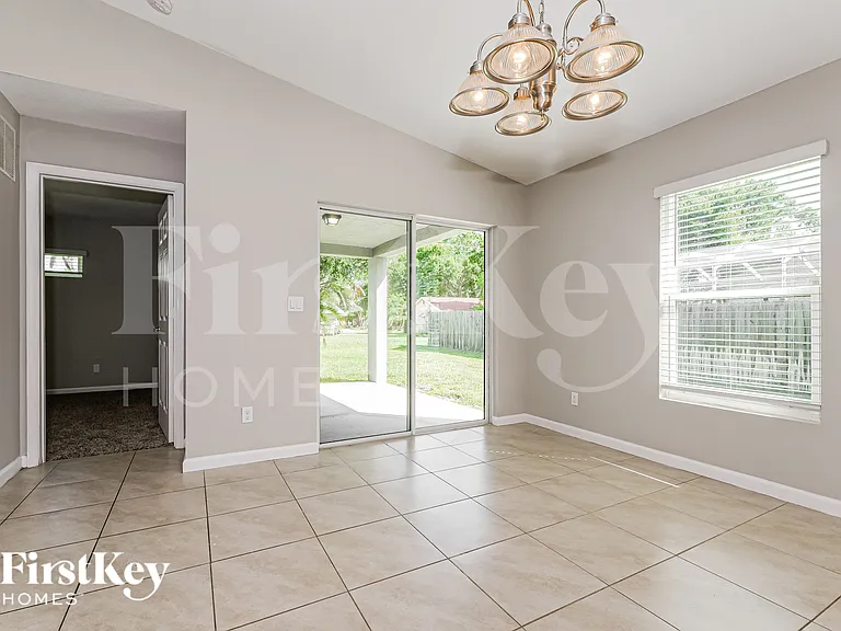 561 SE Brookside Ter — Photo 6