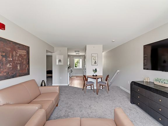 4th image of 2440 SW 9th St