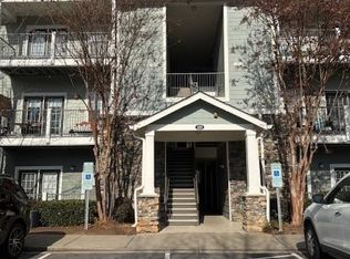 500 Vista Lake Dr APT 202, Candler, NC 28715