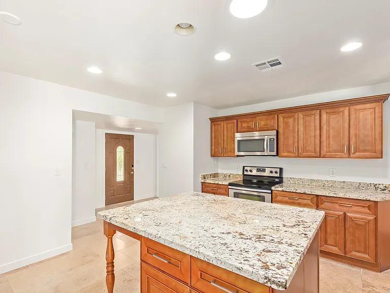 8731 E Minnezona Ave — Photo 9