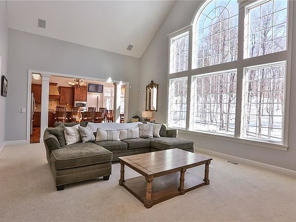 3rd image of 22 Hunt Club Dr