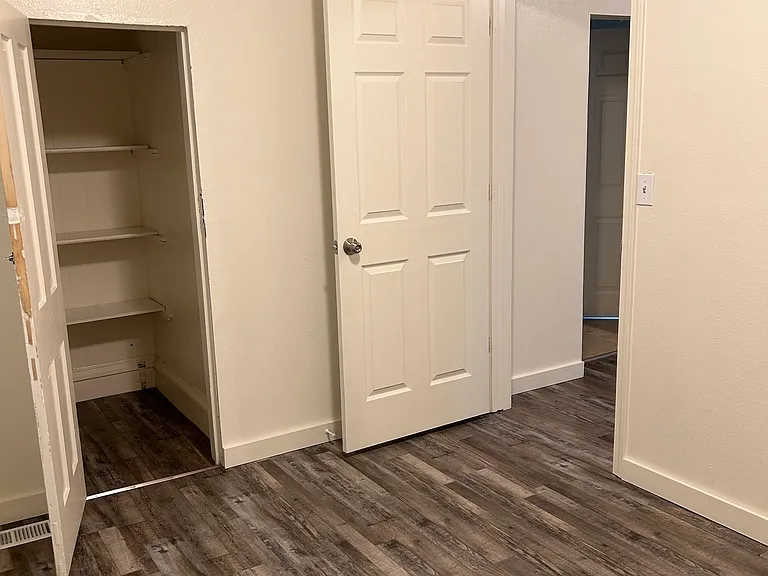 Bedroom with entrance and closet