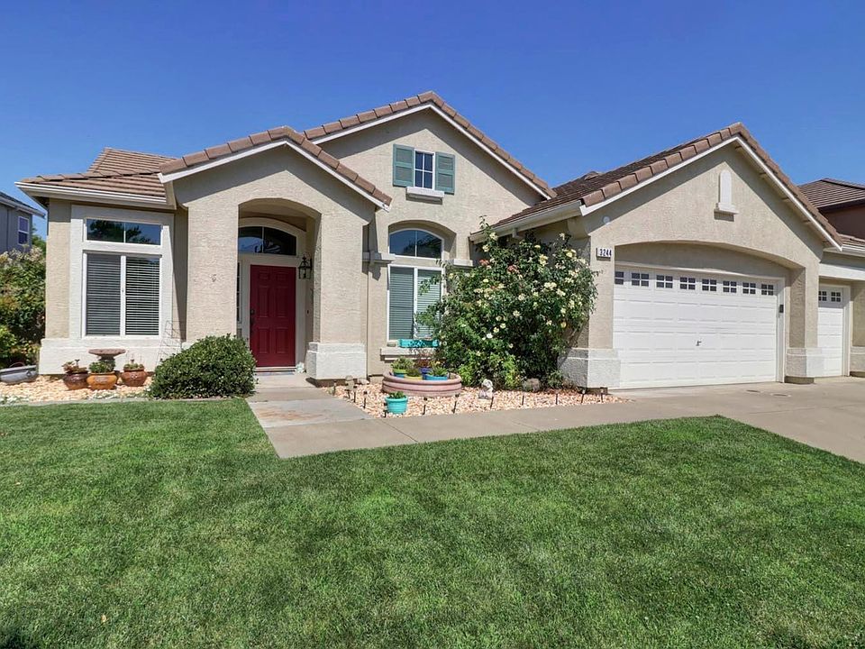 1st image of 3244 Hornby Island St